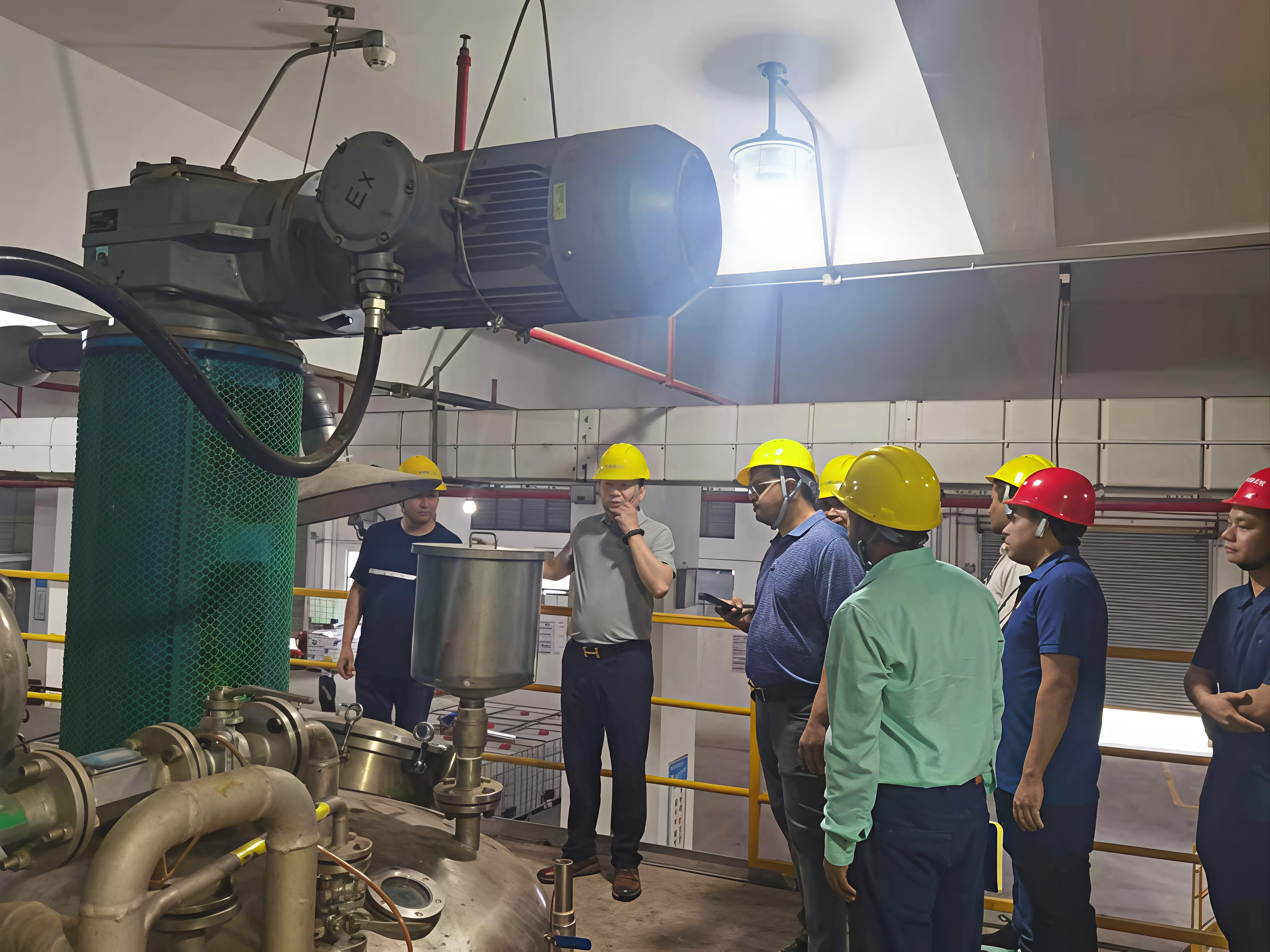Water and energy saving dyeing auxiliaries